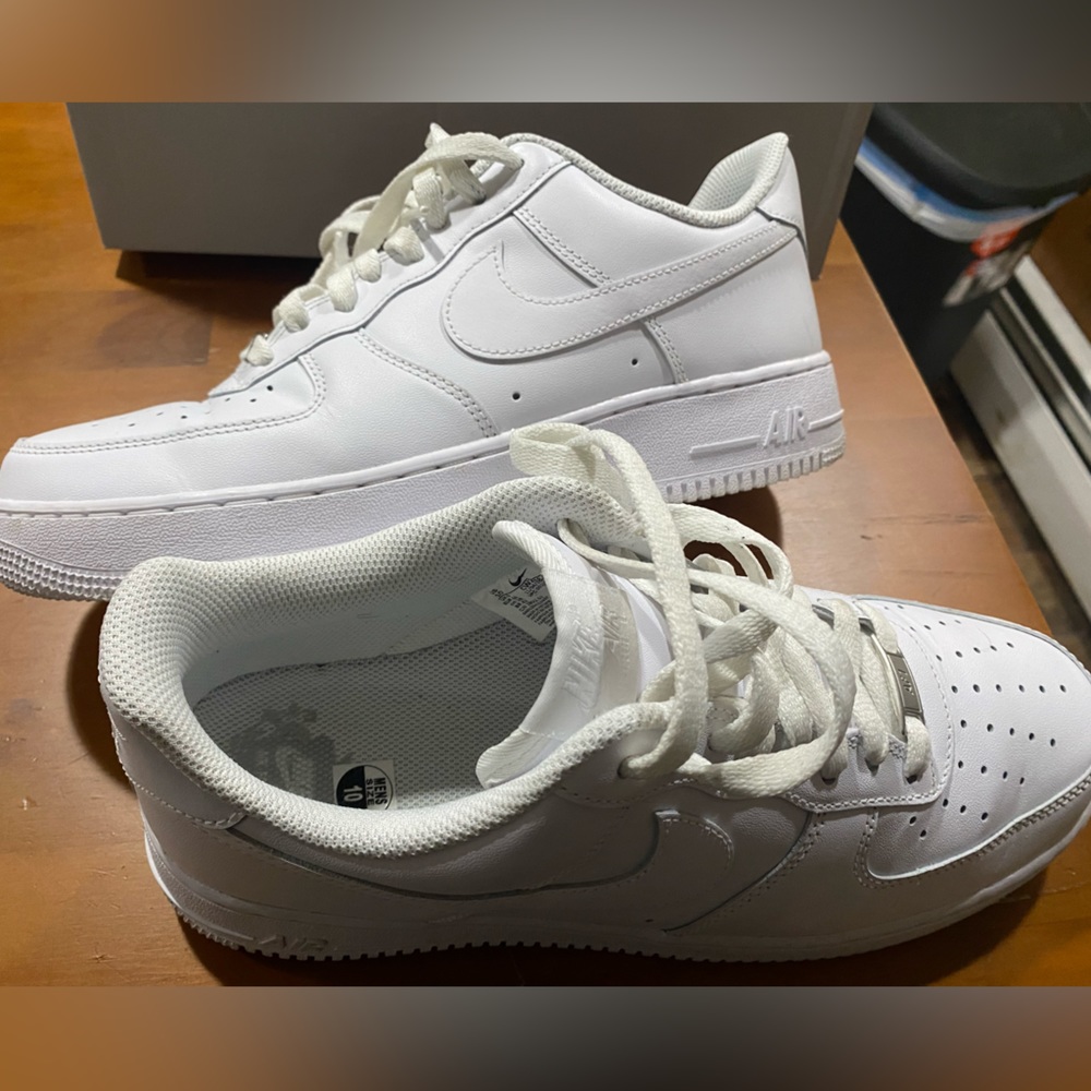 Men’s white low top Air Force 1 size 10